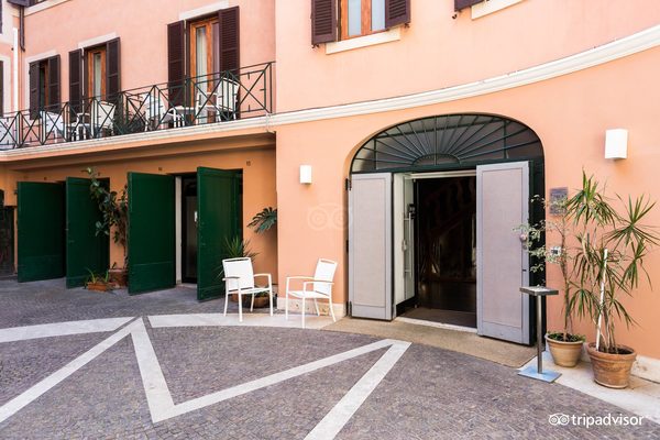 Unica Suites — Property