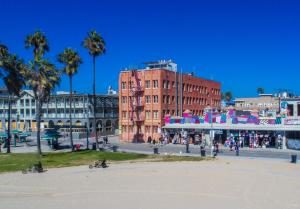 Venice Breeze Suites Los Angeles California — Property
