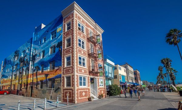 Venice Suites — Property