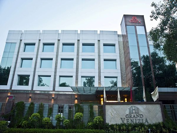Venizia Sarovar Portico — Property