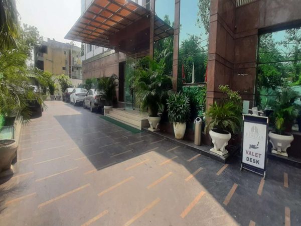 Venizia Sarovar Portico — Property