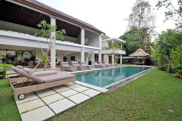 Villa Bali Asri Batubelig — Property