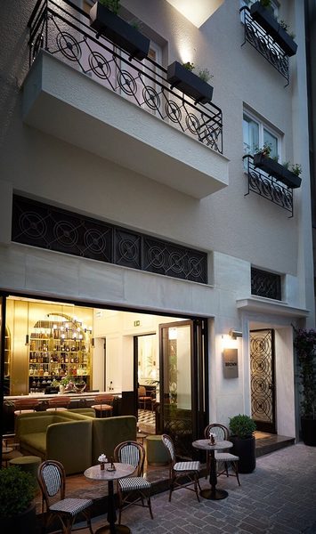 Villa Brown Ermou — Property