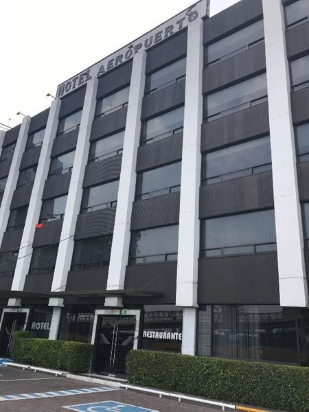 We Hotel Aeropuerto — Property