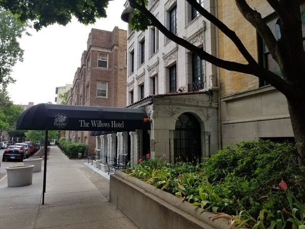 Willows Hotel Chicago Chicago Illinois — Property