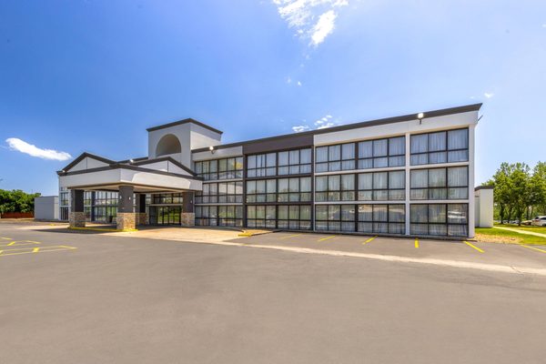 Wingate by Wyndham Kansas City Northeast — Property
