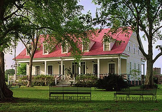 Woodland Plantation A Country Inn Port Sulphur Louisiana — Property
