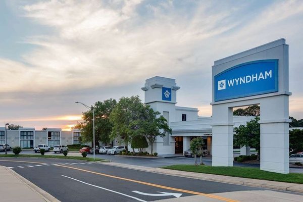 Wyndham Riverfront Little Rock — Property