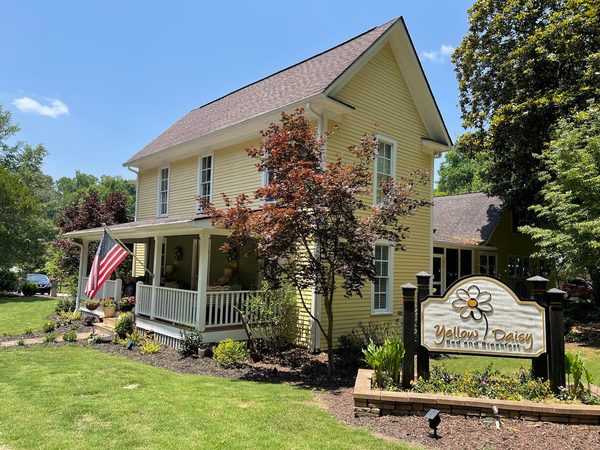 Yellow Daisy Bed and Breakfast — Property