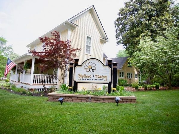 Yellow Daisy Bed and Breakfast — Property