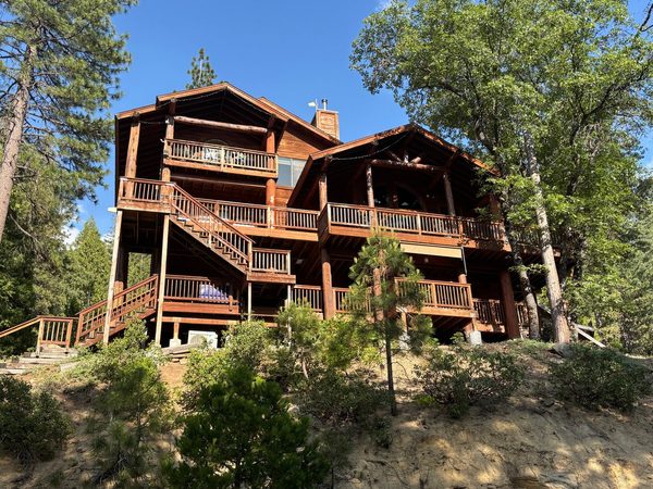 Yosemite West High Sierra Bed and Breakfast — Property