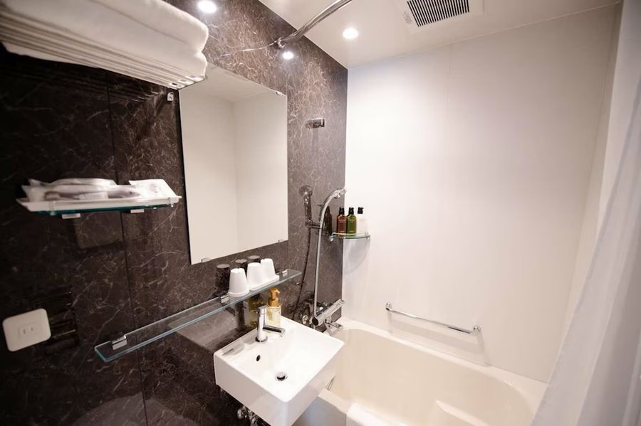 1 Hotel Tokyo — Bathroom