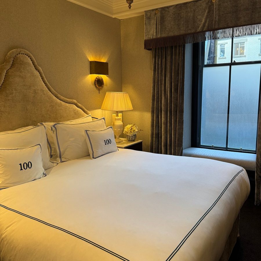 100 Princes Street Edinburgh — Guest room