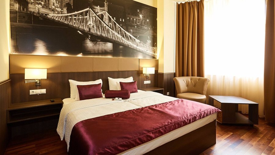 12 Revay Hotel — Guest room