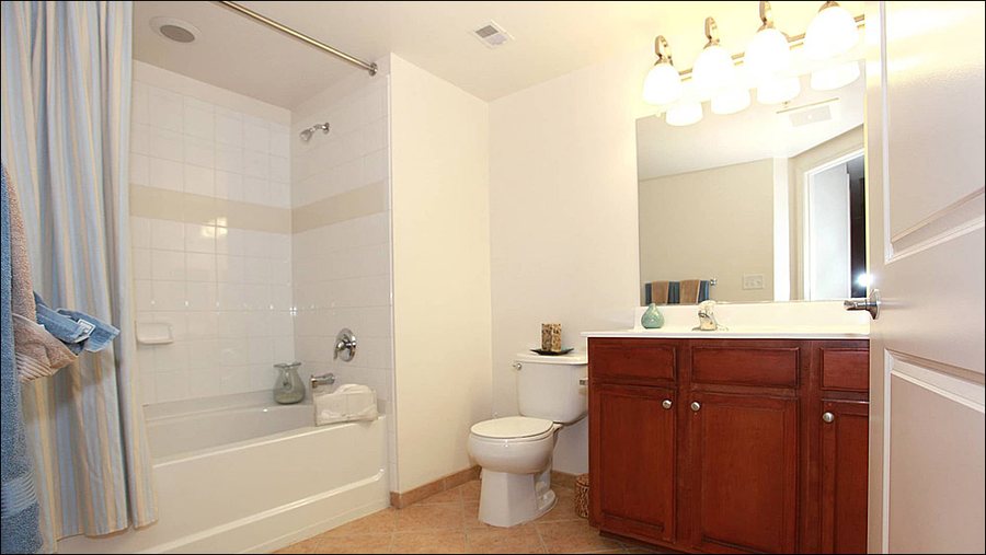 1301 Thomas Circle — Bathroom