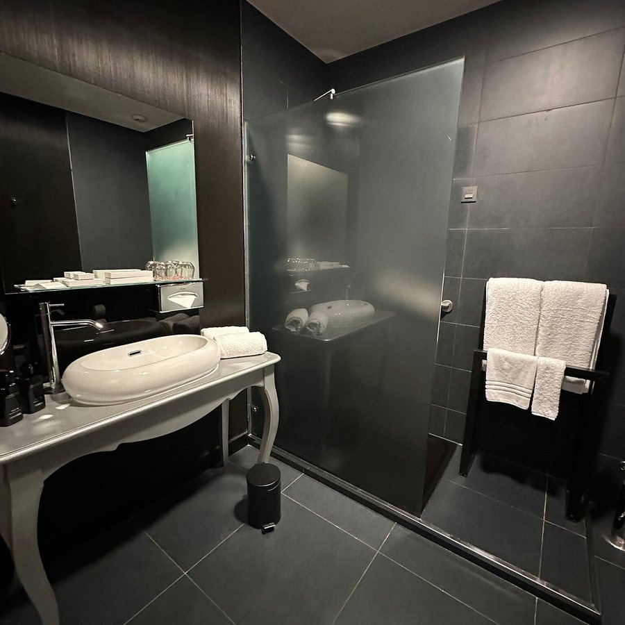 138 Liberdade Hotel — Bathroom