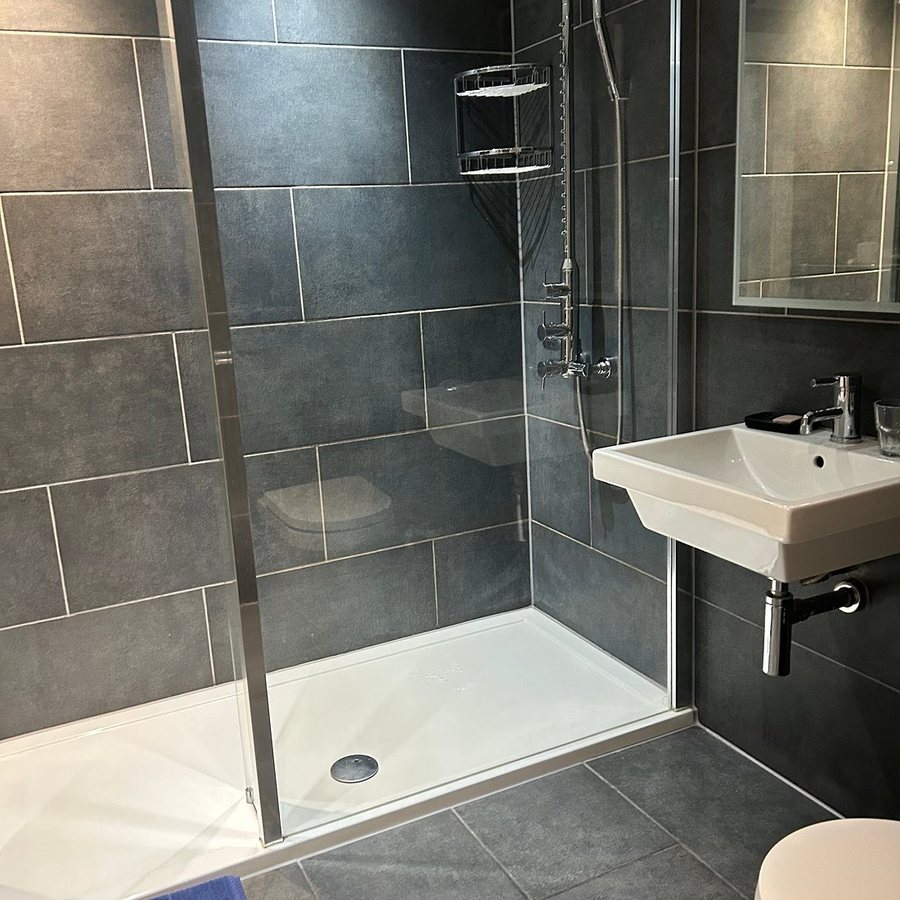 14 Hart Street — Bathroom