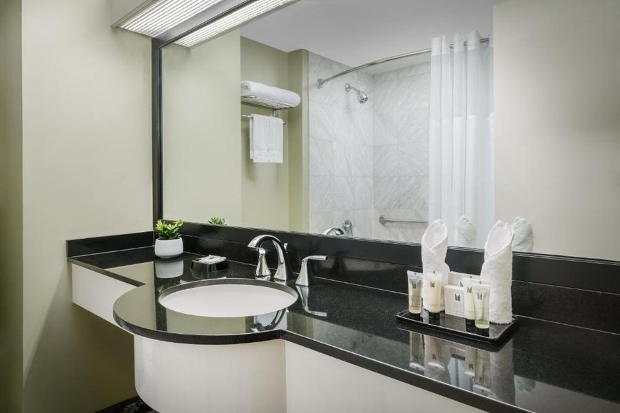 1600 Broadway on the Square New York City New York — Bathroom
