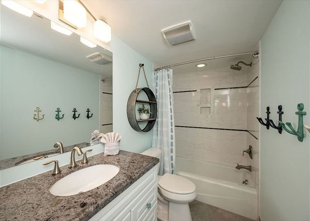 1800 Atlantic Suites — Bathroom