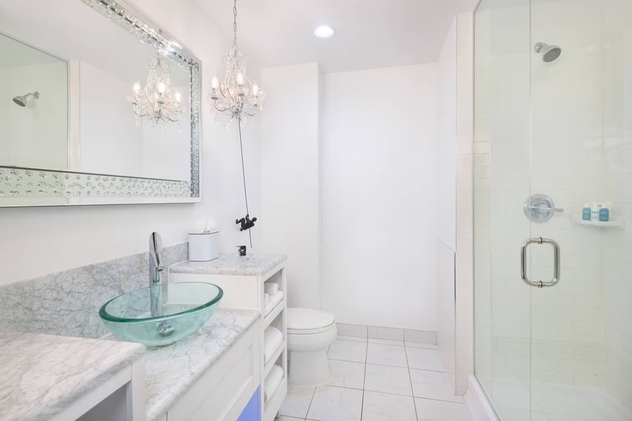 1822 Bougainvillea House — Bathroom