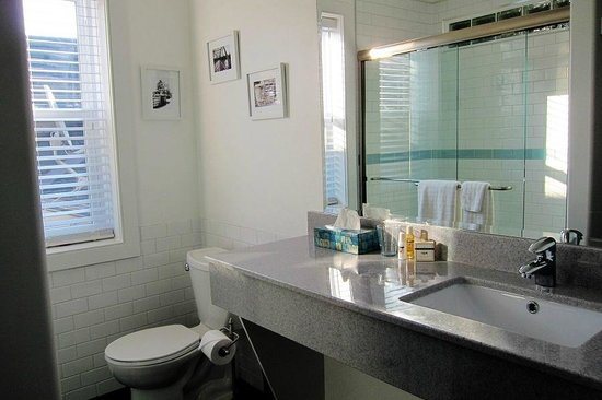 1840 Guest House — Bathroom