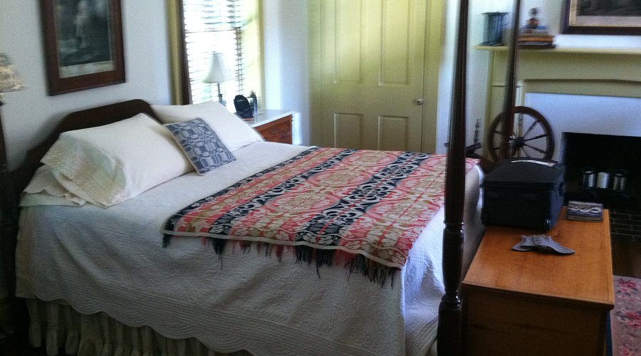 1840 Tucker House Bed and Breakfast — Guest room