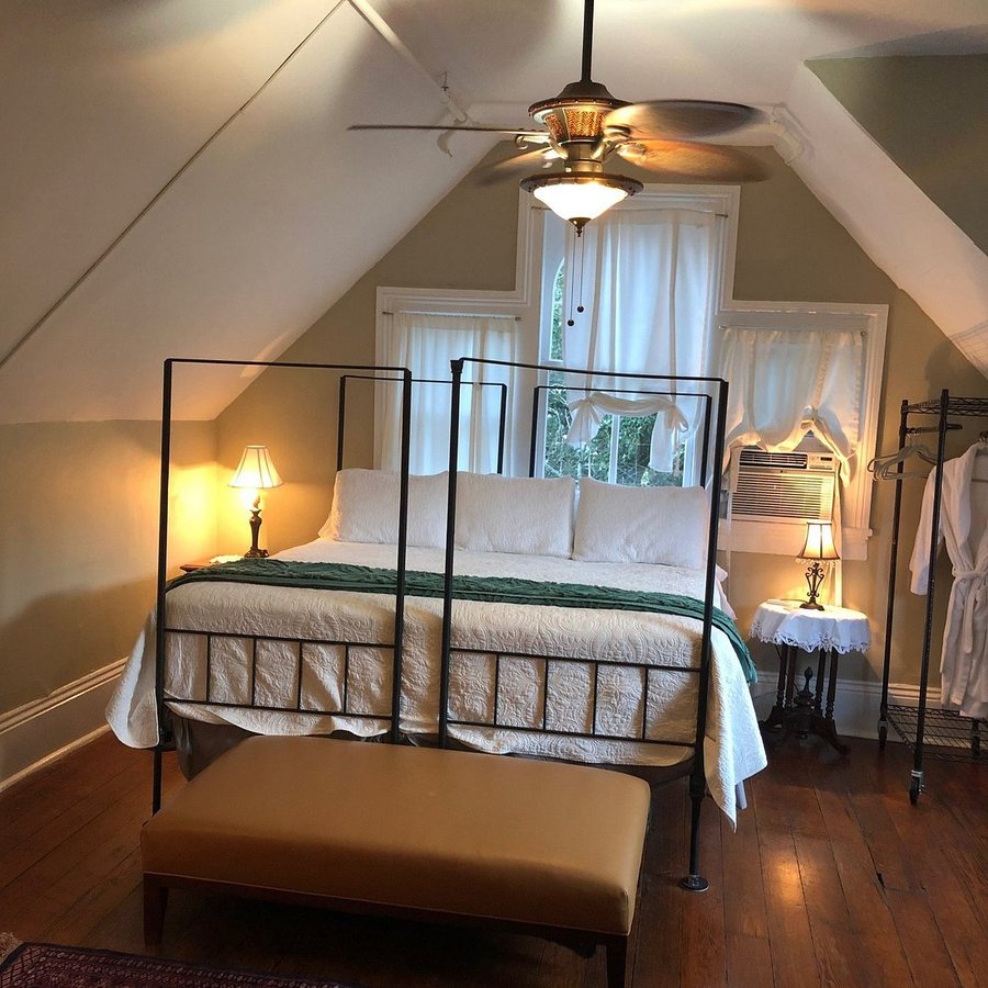 1851 Mansion on St Charles — Guest room