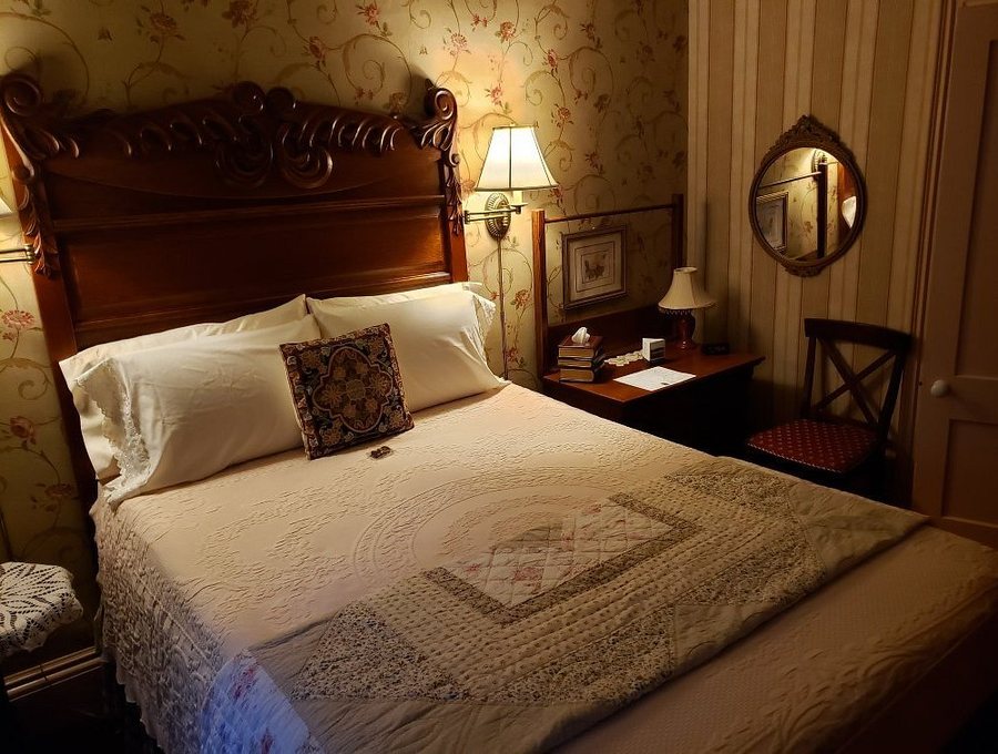 1868 Crosby House — Guest room