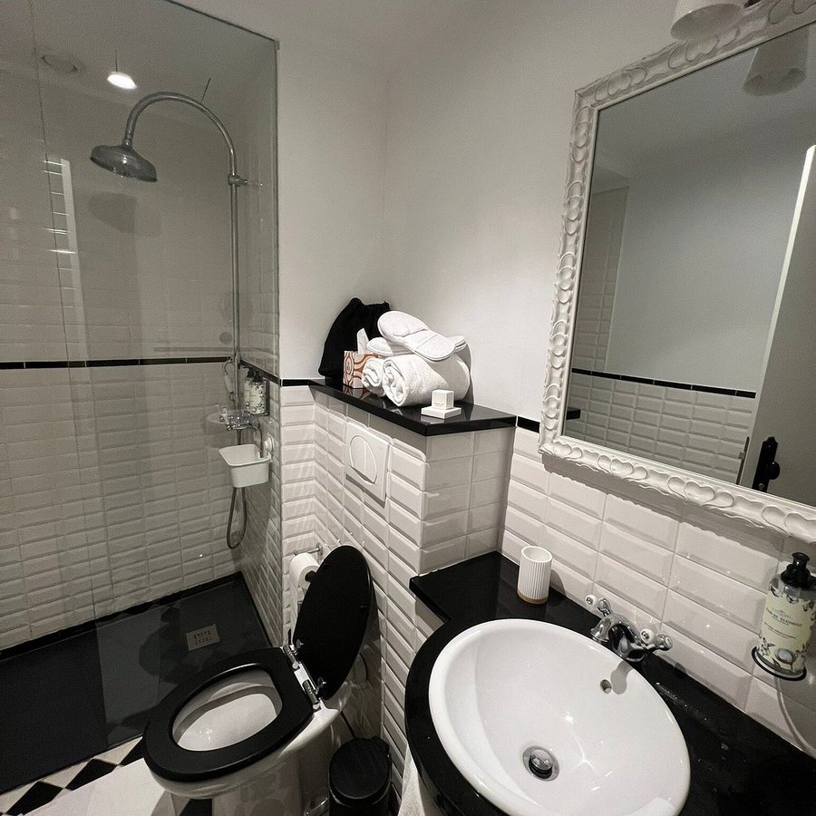1872 River House — Bathroom