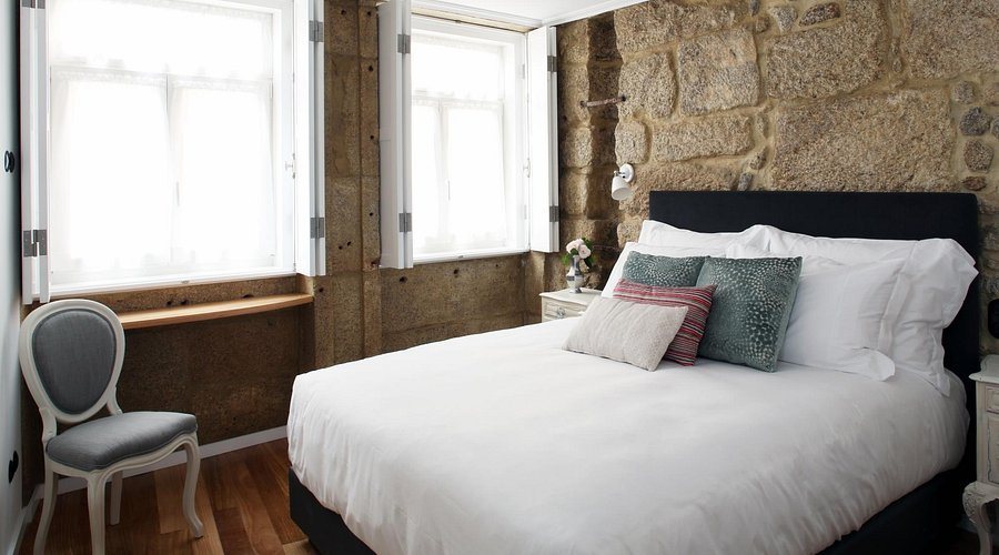 1872 River House — Guest room