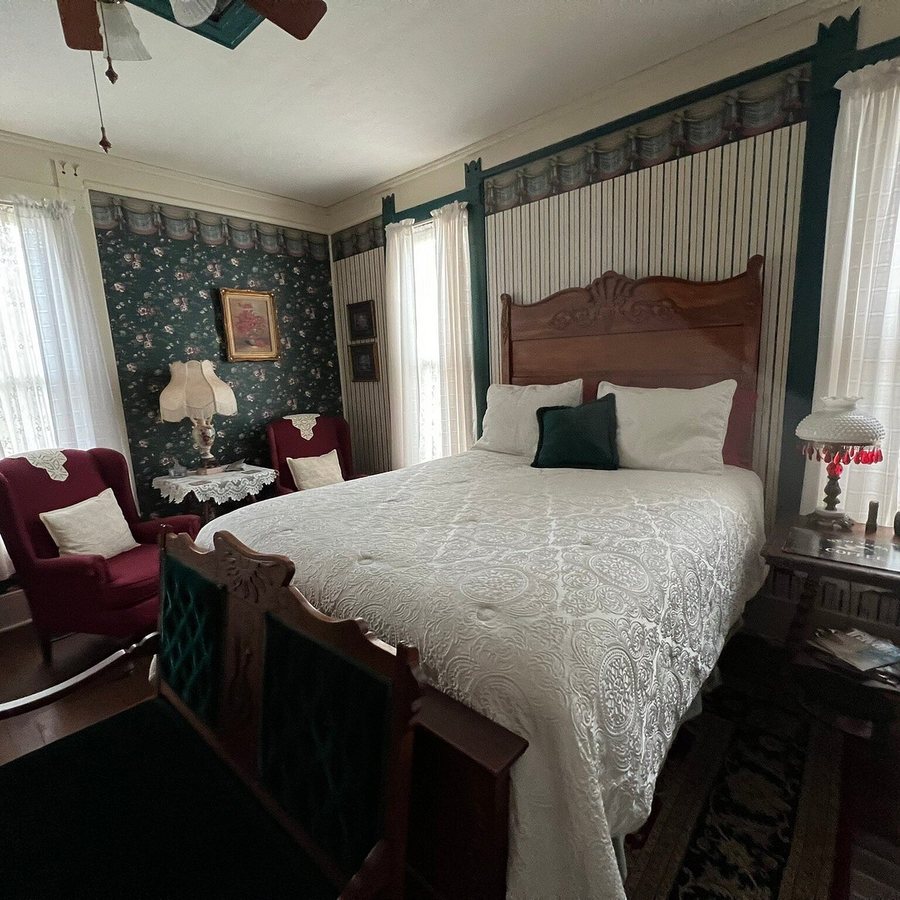 1875 Homestead Bed and Breakfast — Guest room
