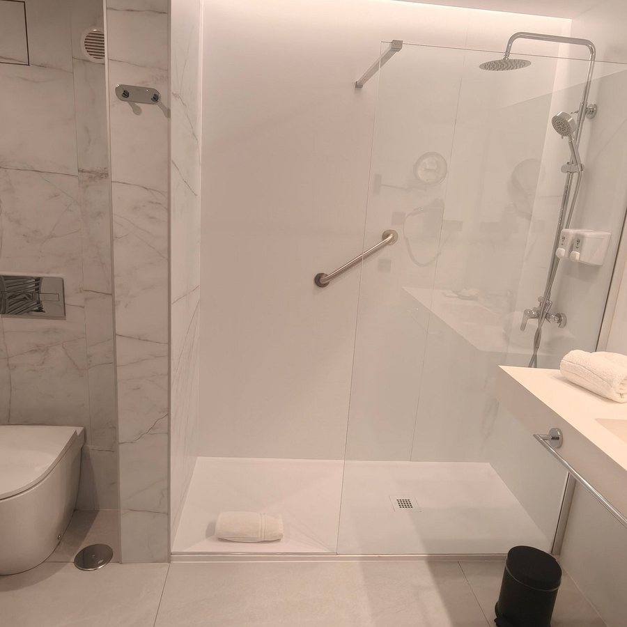 1881 Madrid Ventas Hotel — Bathroom