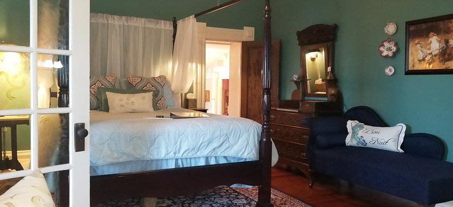 1890 Williams House Inn — Guest room