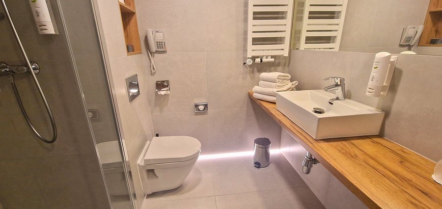 1891 Garni Hotel — Bathroom