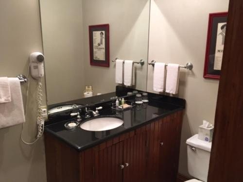 1896 O Malley House — Bathroom