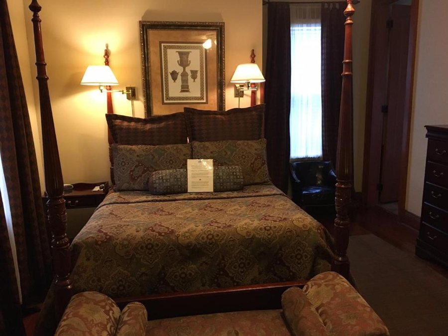 1896 O Malley House — Guest room