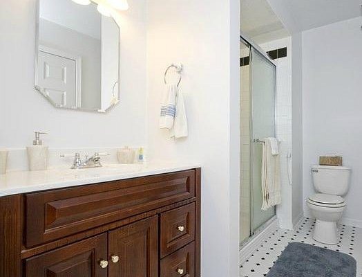 1899 Inn — Bathroom
