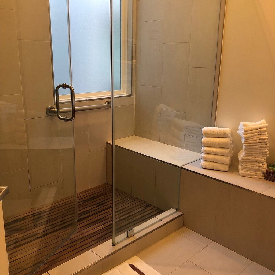 1906 Mission — Bathroom