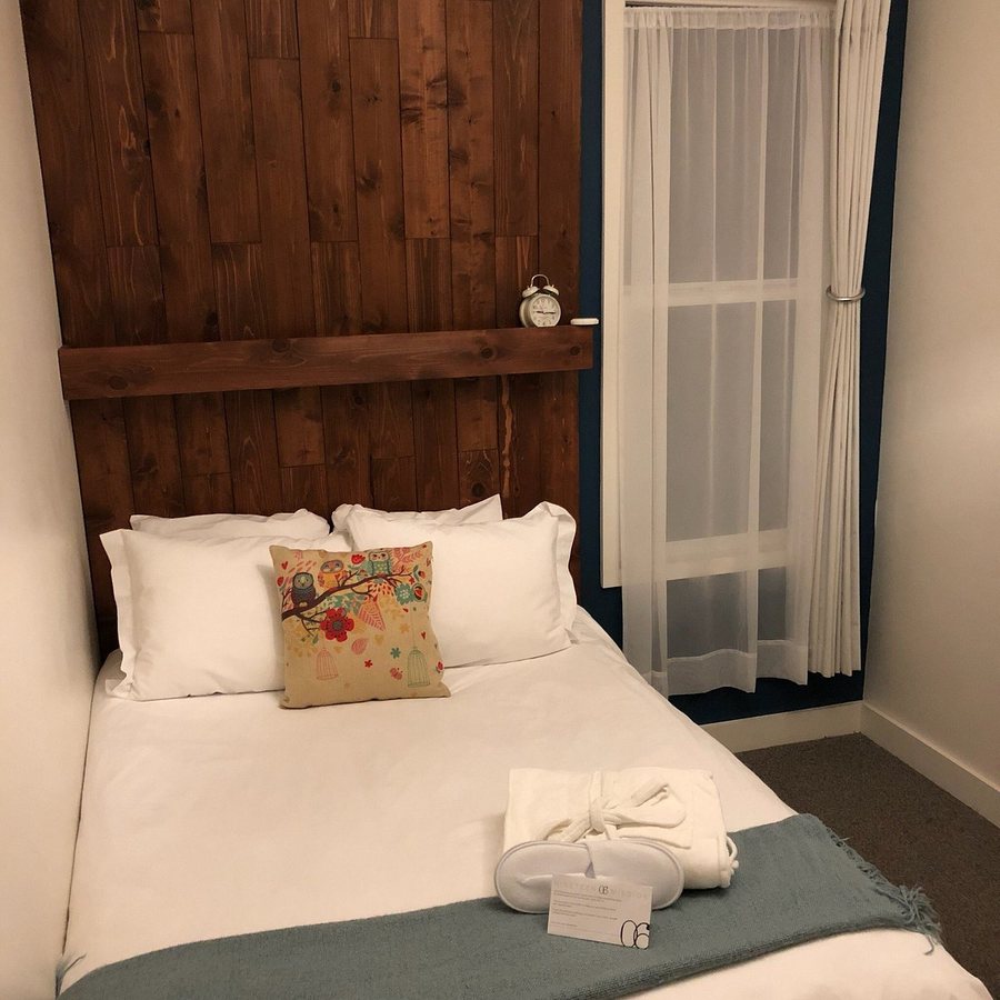 1906 Mission — Guest room