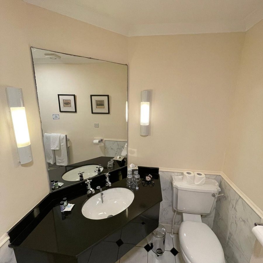 200 Main — Bathroom