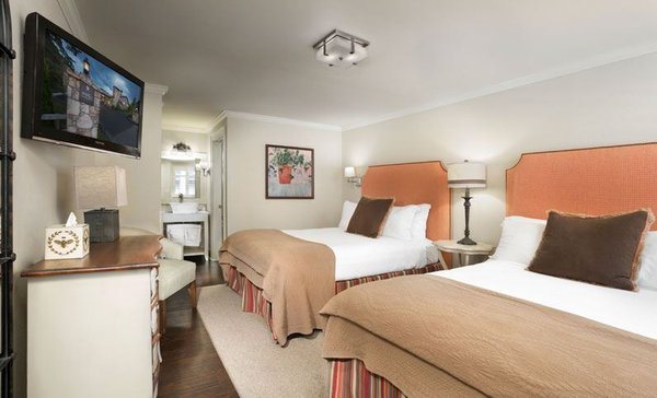 200 Main — Guest room