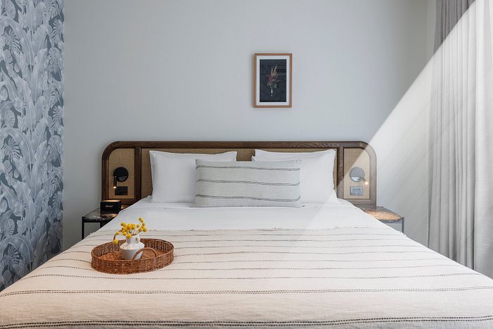 202 Elizabeth — Guest room