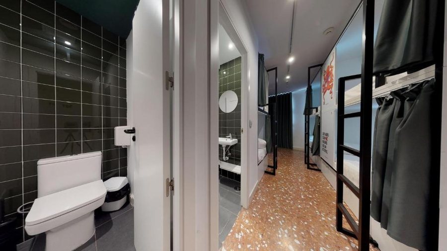 2060 The Newton Hostel — Bathroom