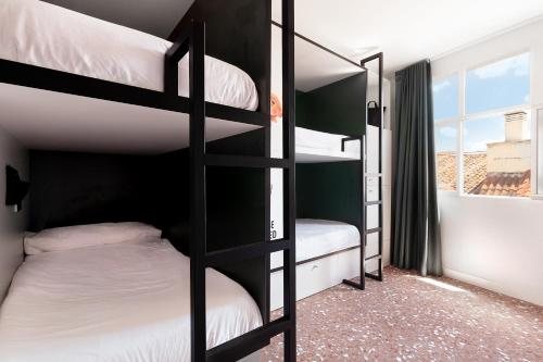 2060 The Newton Hostel — Guest room