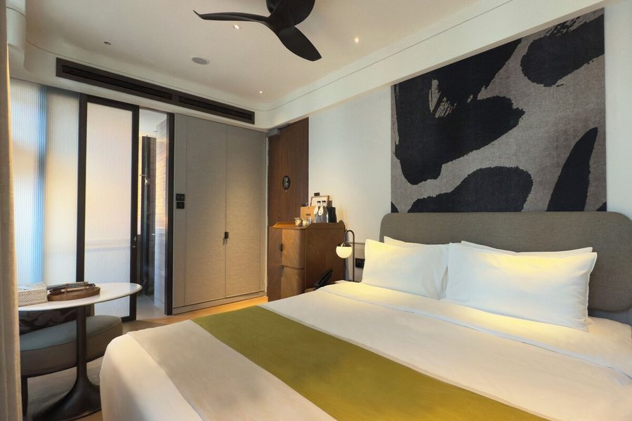 21 Carpenter — Guest room