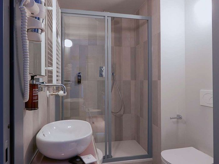 21 House of Stories Citta Studi — Bathroom