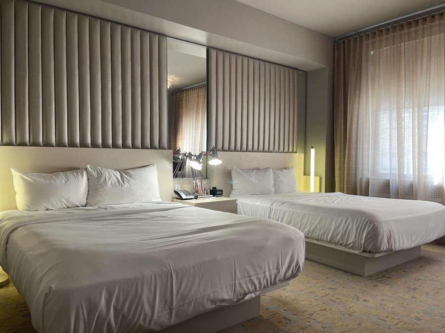 21c Museum Hotel Durham — Guest room