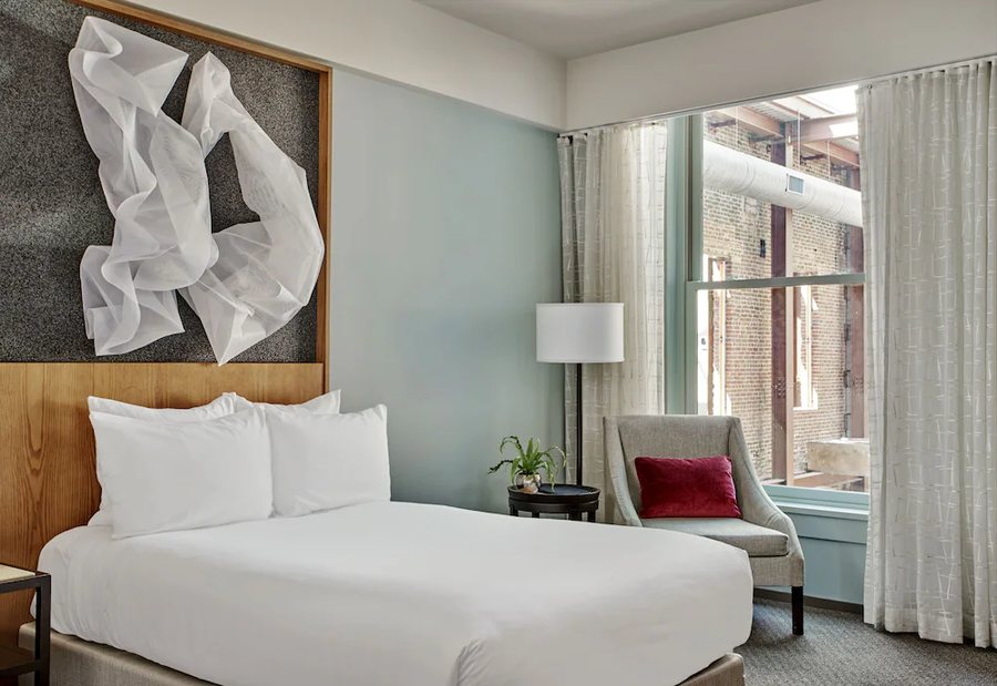 21c Museum Hotel Louisville — Guest room