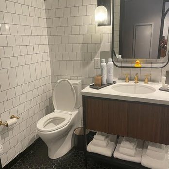 21c Museum Hotel St Louis — Bathroom