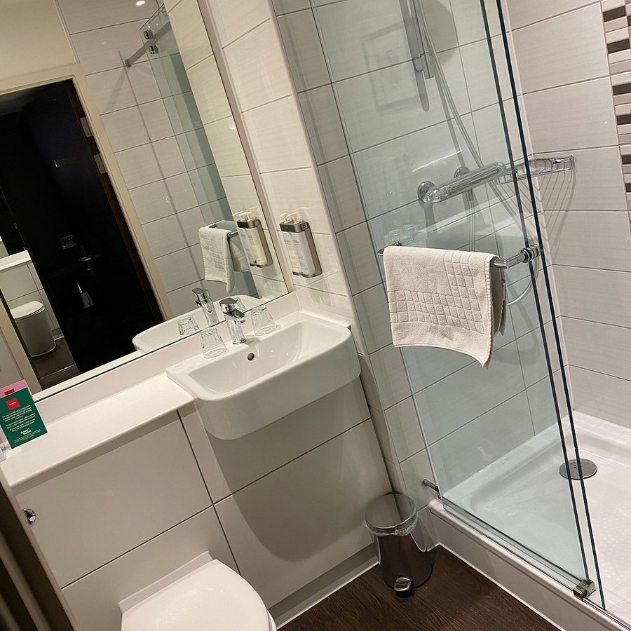 22 Chester Street — Bathroom